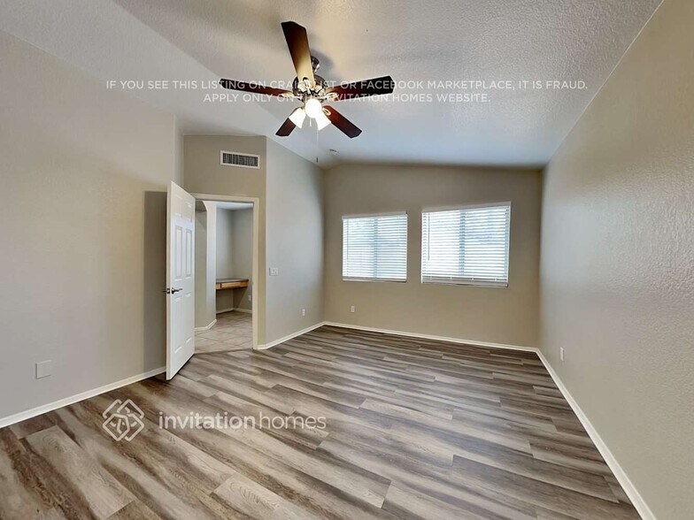 Building Photo - 8010 W Frank Ave