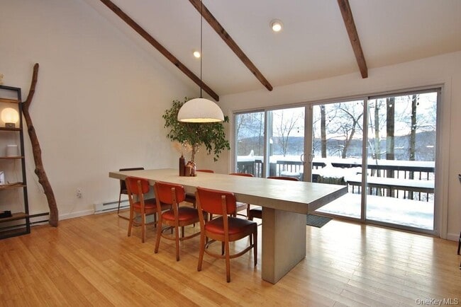 Building Photo - 117 Seven Hills Lake Dr