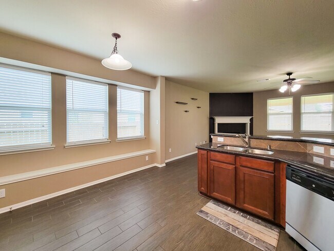 Building Photo - 805 Arlington Pointe Dr