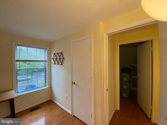 Building Photo - 10523 Polk Square Ct