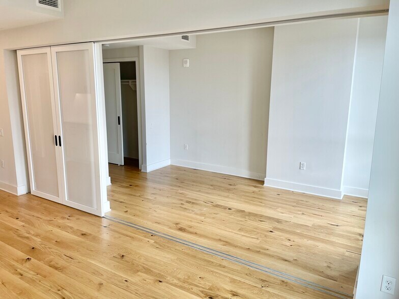 Building Photo - 1211 Van St SE