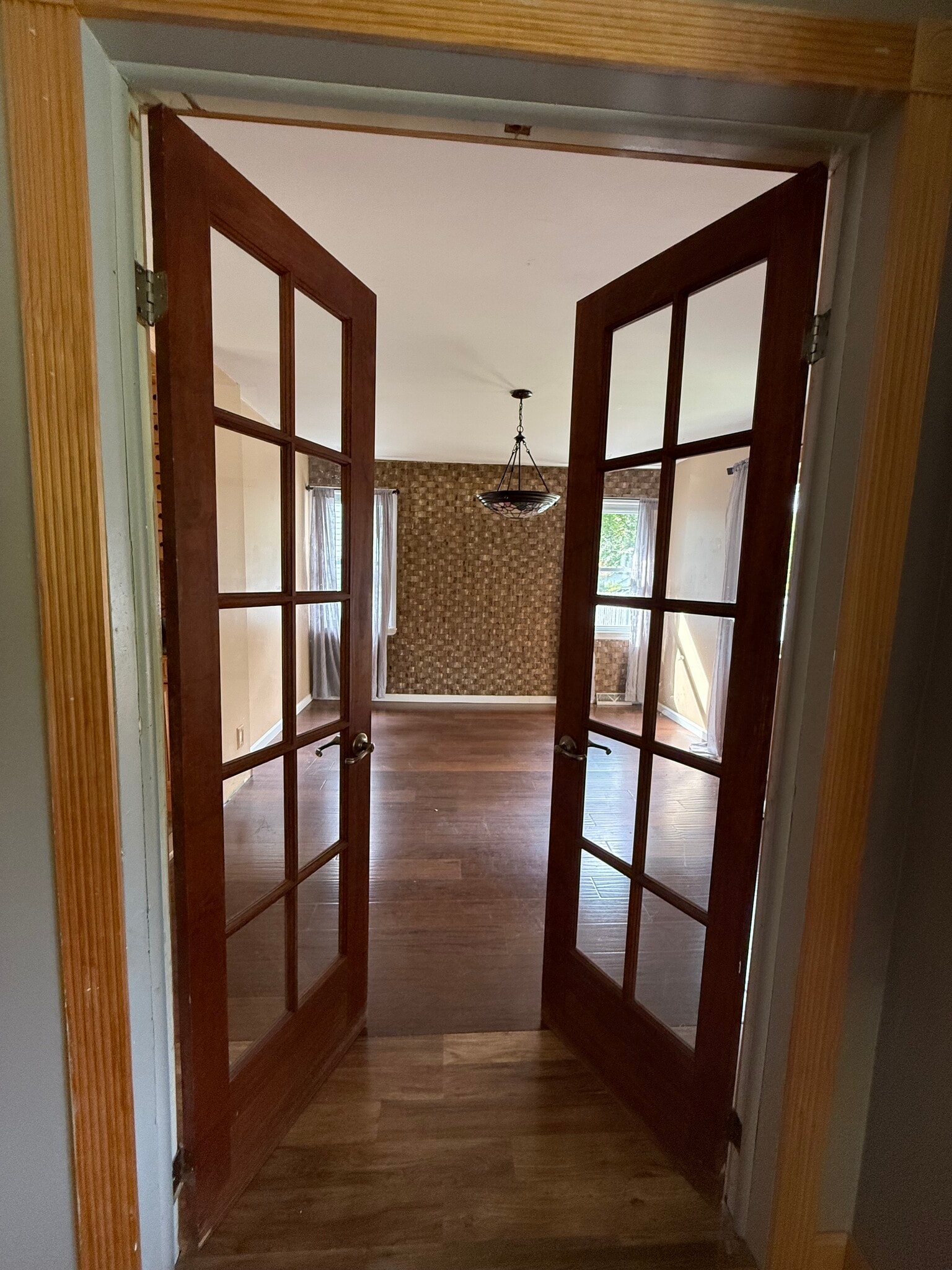 dining room entrance - 28 Lake Rd