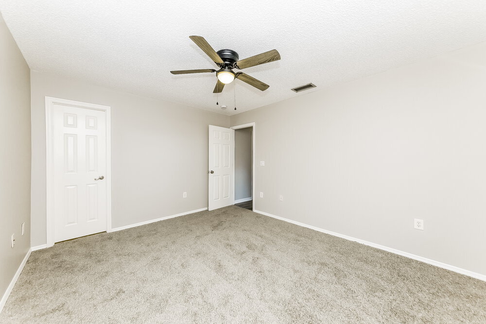 Building Photo - 7018 12th Ct E