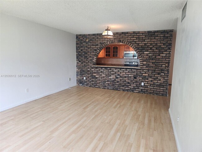 Building Photo - 14820 Naranja Lakes Blvd