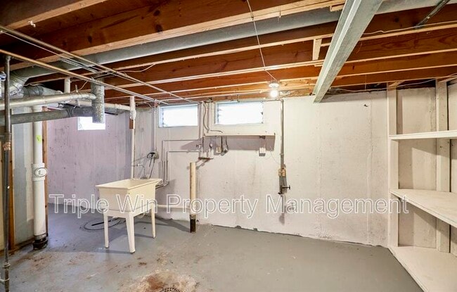 Building Photo - 1405 Willowbrook Dr