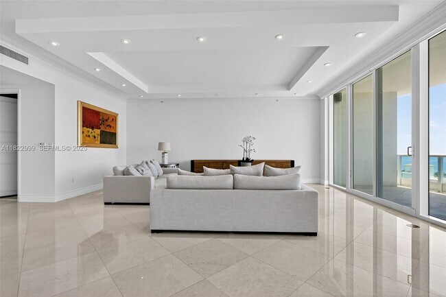 Building Photo - 20155 NE 38th Ct