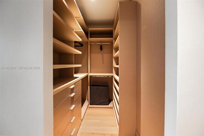 Building Photo - 77 SW 18th Terrace