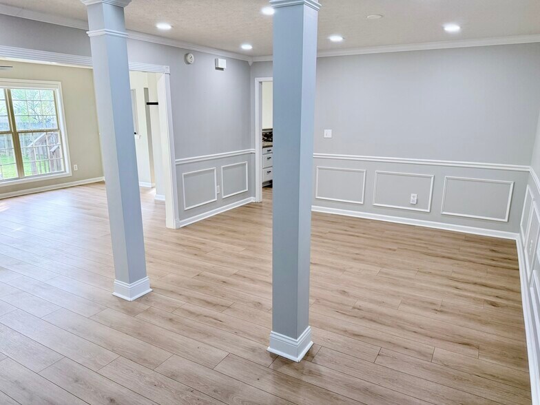 Building Photo - 588 Wellington Gardens Dr