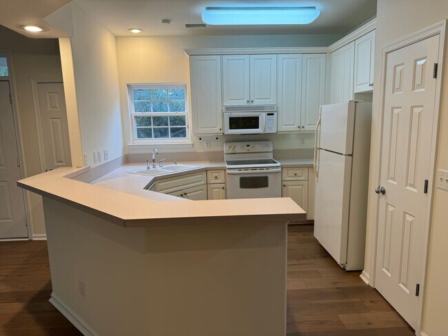 Building Photo - VILLAS AT LAKE LAWSON