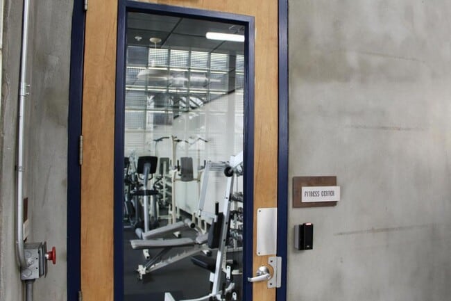 Building Photo - 2502 Live Oak St