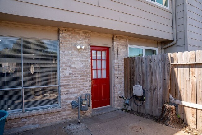 Building Photo - 6482 Alisa Ln