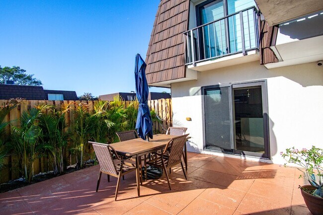 Building Photo - 5888 SE Riverboat Dr