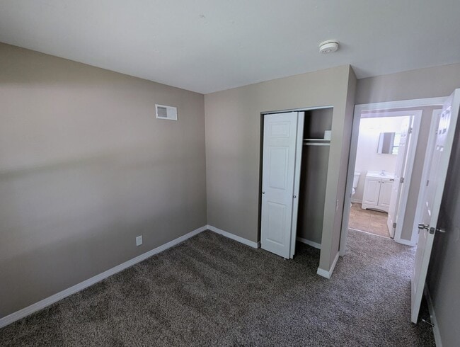 Building Photo - Room to Dream: Spacious 3-Bed in Spanish Lake