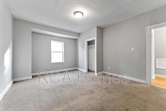 Building Photo - 2956 Ruckle St