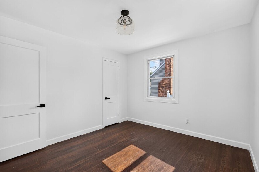 Building Photo - 11 Stratfield Pl