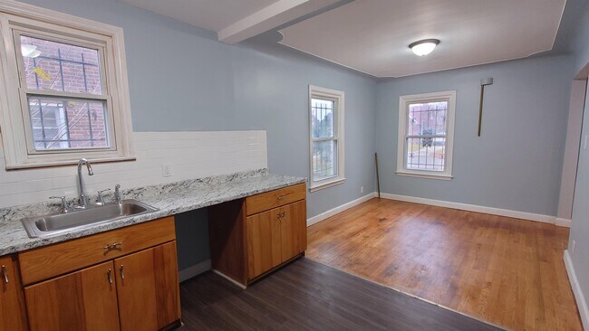 Building Photo - 11056 Wayburn St