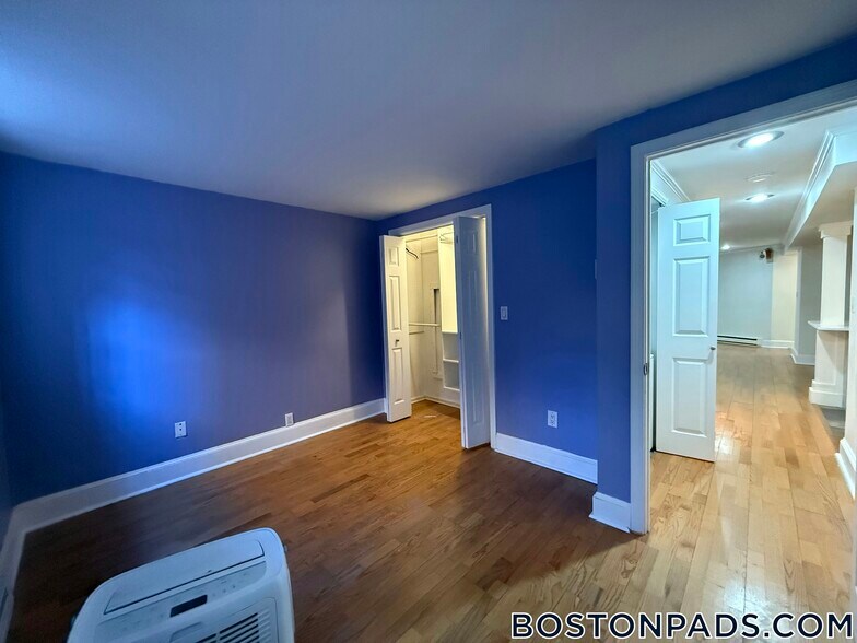 Building Photo - 519 Columbus Ave