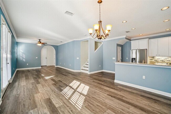 Building Photo - 502 S Albany Ave