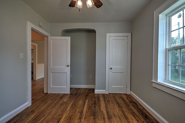 Building Photo - 608 Forest St