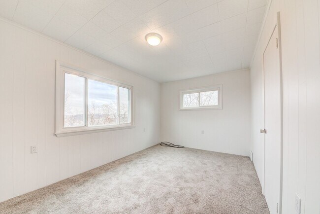 Building Photo - AVAILABLE JUNE 2026 -  4 Bedroom Full Renovation w/ Stunning Hilltop View & Central AC!