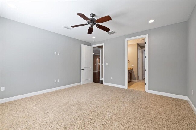 Building Photo - 35 Derby Downs Cir