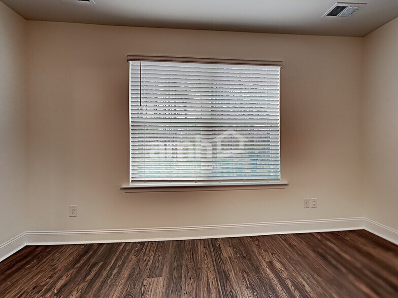 Building Photo - 1820 Produce Ln