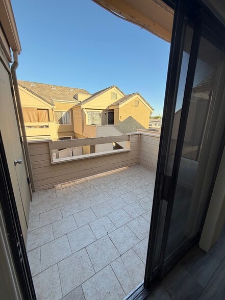 Building Photo - 2035 S Elm St