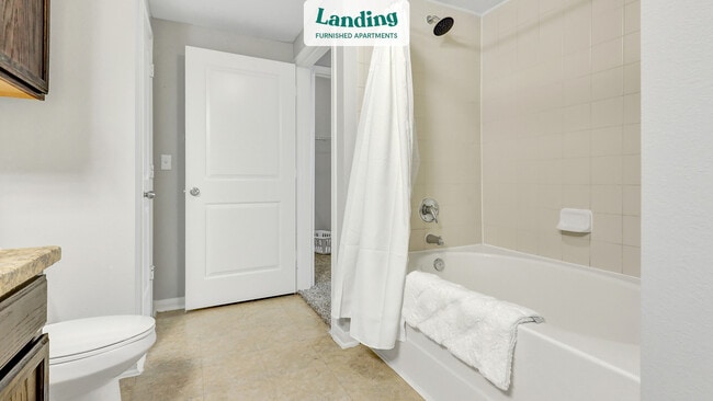 Building Photo - 14807 Woodland Hills Dr