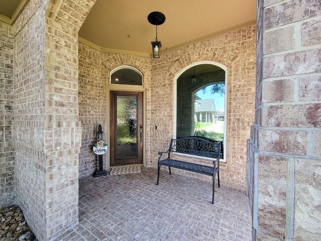 Building Photo - Beautifully designed waterfront property w...