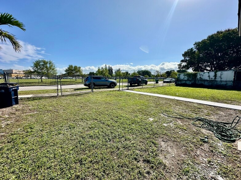 Building Photo - 15920 Bunche Park School Dr