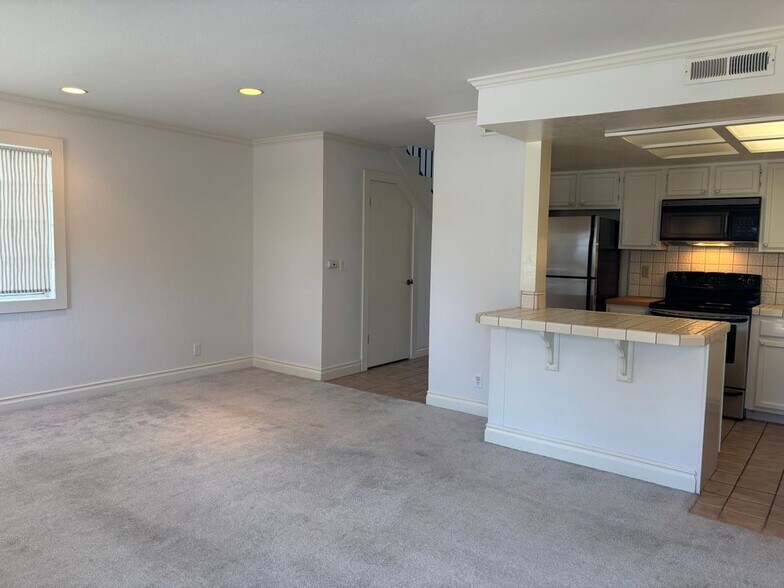 Building Photo - 444 Racquet Landing