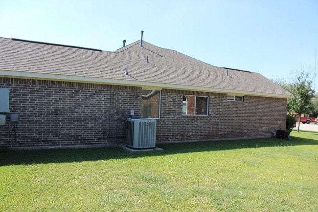 Building Photo - 2018 Arbor Gate Ct