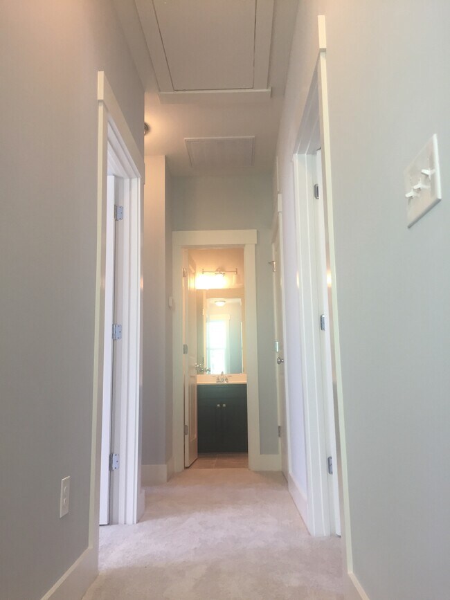 Building Photo - 428 Claremont Drive
