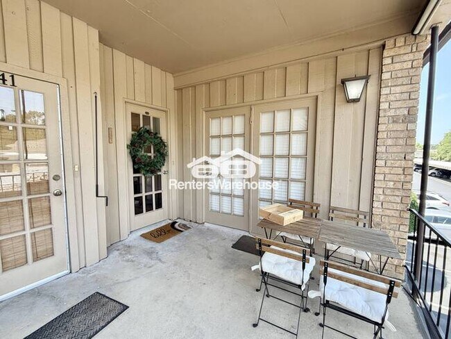 Building Photo - Coming soon!! showings Start 6/13..... Ful...