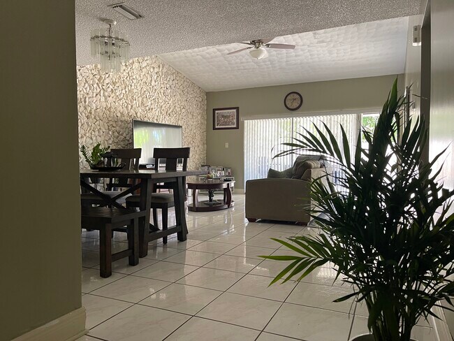 Building Photo - 6720 NW 29th Way