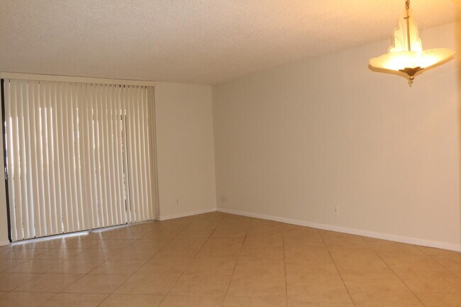 Building Photo - 5220 Las Verdes Cir