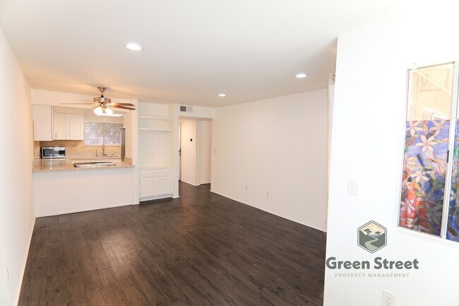 Building Photo - 4240 Menlo Ave