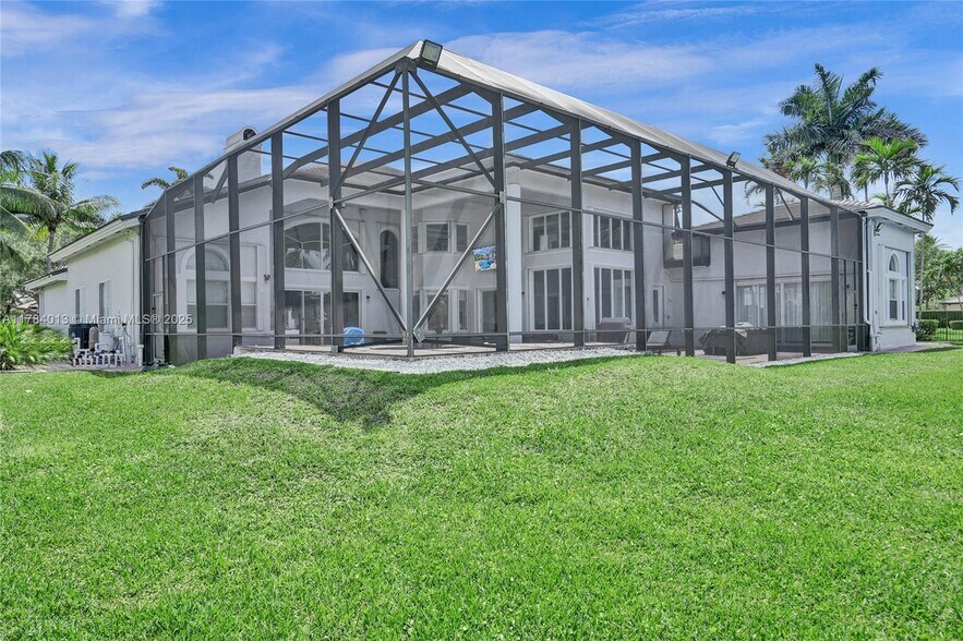 Building Photo - 10457 Laurel Rd