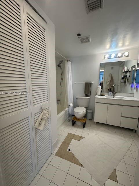 Building Photo - 1200 Brickell Bay Dr