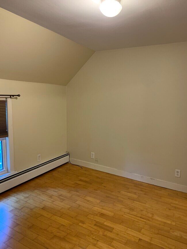 Building Photo - 51 Shaw St