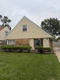 Building Photo - 17111 Oakwood Ave
