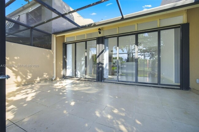 Building Photo - 10941 N Lakeview Dr
