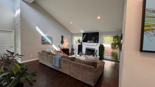 Building Photo - 4804 Greystone Dr