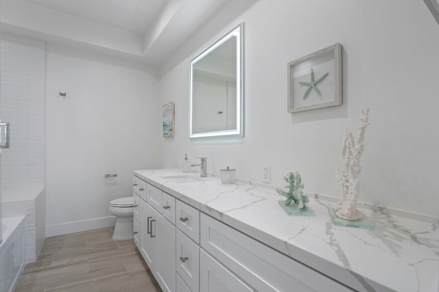 Upstairs Shared Bathroom - 4386 Newport Ave