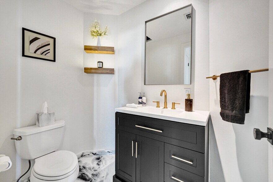 Building Photo - 315 NE 3rd Ave