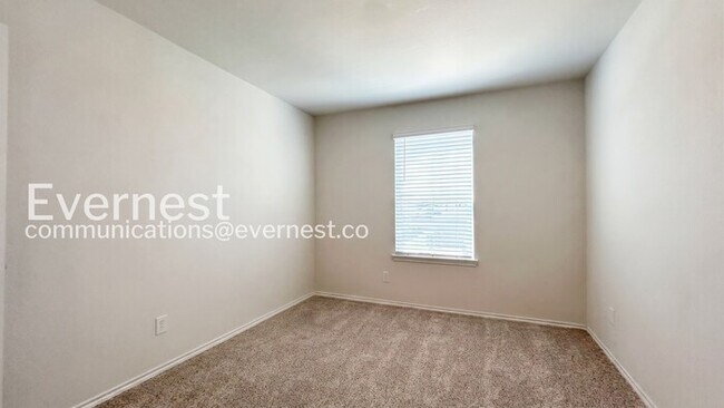 Building Photo - 3 Bed/2.5 Bath Home with Fenced Yard & Garage / Vouchers Accepted / Available Now!