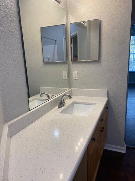 Building Photo - 5125 Palm Springs Blvd