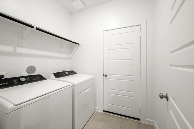 Building Photo - 18733 Timber Gln Dr