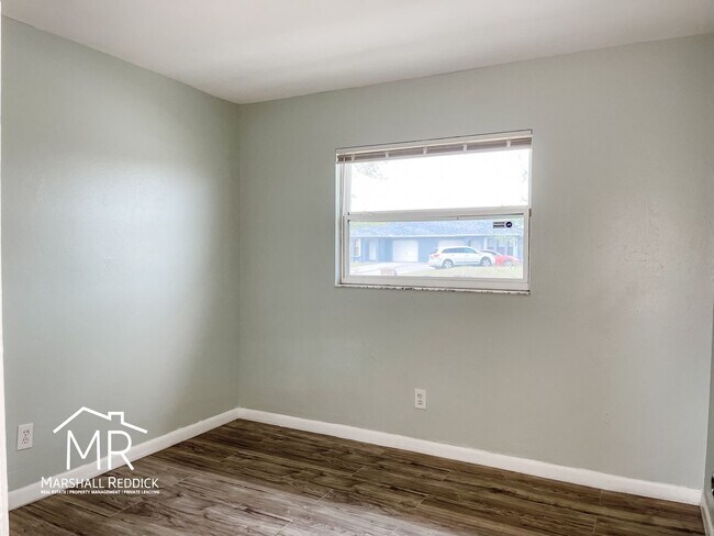 Building Photo - Charming 2 Bed 1 Bath Duplex in NE Cape