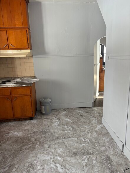 Building Photo - 451 Oak St